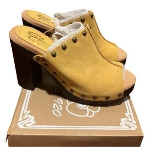 Sbicca Crowley marigold color open toe heels platform